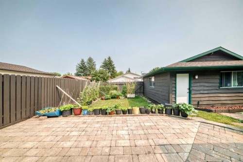 11 Rundlemere Place Ne, Calgary, AB - Outdoor