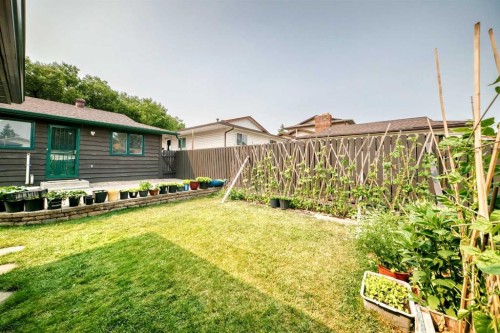 11 Rundlemere Place Ne, Calgary, AB - Outdoor