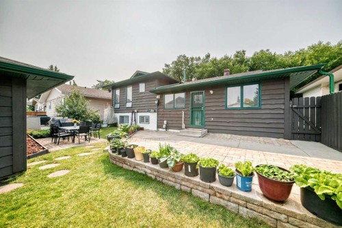 11 Rundlemere Place Ne, Calgary, AB - Outdoor