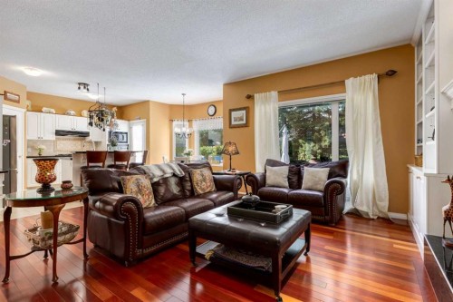 142 Springbank Crescent Sw, Calgary, AB - Indoor Photo Showing Living Room