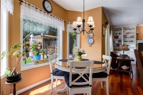 142 Springbank Crescent Sw, Calgary, AB - Indoor Photo Showing Dining Room