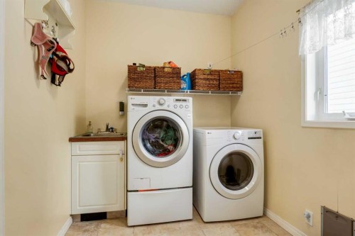 142 Springbank Crescent Sw, Calgary, AB - Indoor Photo Showing Laundry Room