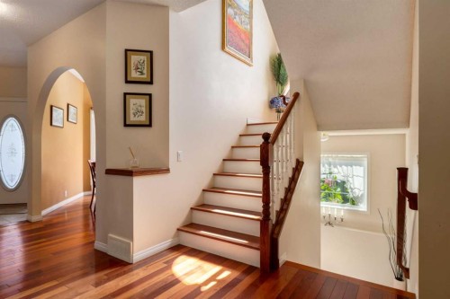 142 Springbank Crescent Sw, Calgary, AB - Indoor Photo Showing Other Room