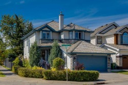142 Springbank Crescent SW Calgary, AB T3H 3S6
