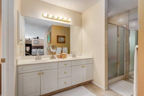 142 Springbank Crescent Sw, Calgary, AB - Indoor Photo Showing Bathroom