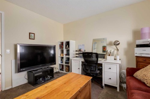142 Springbank Crescent Sw, Calgary, AB - Indoor