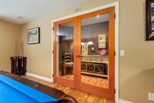 142 Springbank Crescent Sw, Calgary, AB - Indoor
