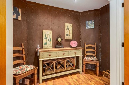142 Springbank Crescent Sw, Calgary, AB - Indoor Photo Showing Other Room