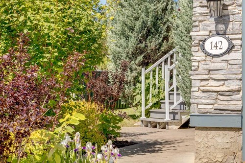 142 Springbank Crescent Sw, Calgary, AB - Outdoor
