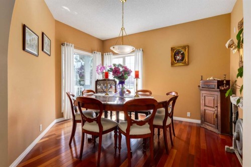142 Springbank Crescent Sw, Calgary, AB - Indoor Photo Showing Dining Room