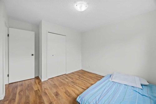 28 Erin Croft Place Se, Calgary, AB - Indoor Photo Showing Other Room