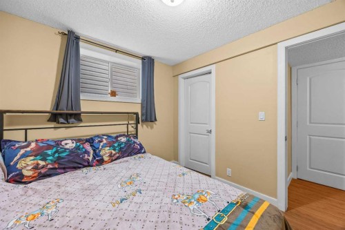 28 Erin Croft Place Se, Calgary, AB - Indoor Photo Showing Bedroom