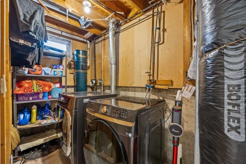 28 Erin Croft Place Se, Calgary, AB - Indoor Photo Showing Laundry Room