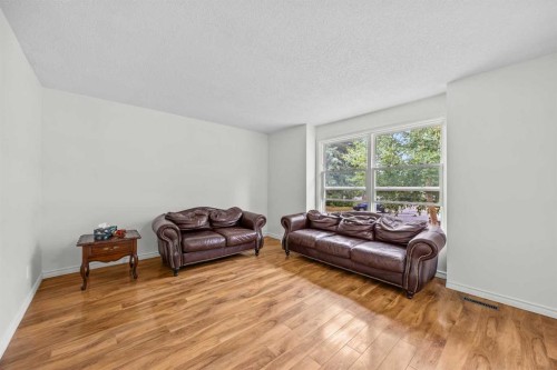 28 Erin Croft Place Se, Calgary, AB - Indoor Photo Showing Living Room
