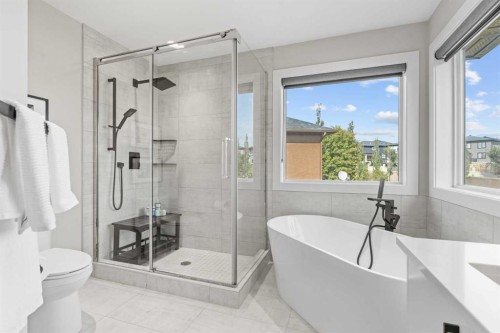 10 Aspen Stone Mews Sw, Calgary, AB - Indoor Photo Showing Bathroom