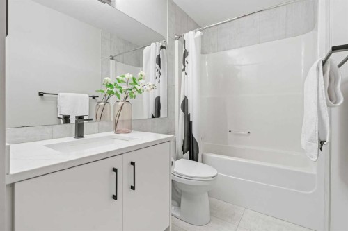 10 Aspen Stone Mews Sw, Calgary, AB - Indoor Photo Showing Bathroom