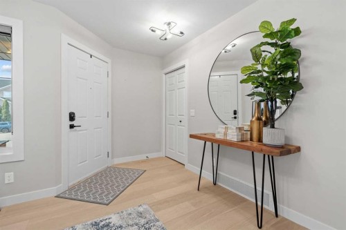 10 Aspen Stone Mews Sw, Calgary, AB - Indoor Photo Showing Other Room