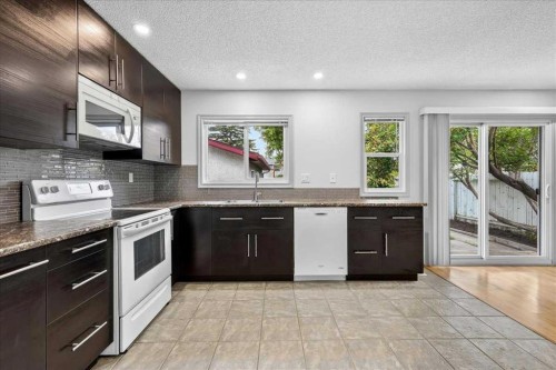 4707 Brockington Road Nw, Calgary, AB - Indoor Photo Showing Kitchen