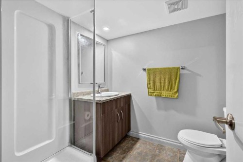 4707 Brockington Road Nw, Calgary, AB - Indoor Photo Showing Bathroom
