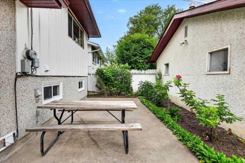 4707 Brockington Road Nw, Calgary, AB - Outdoor With Exterior