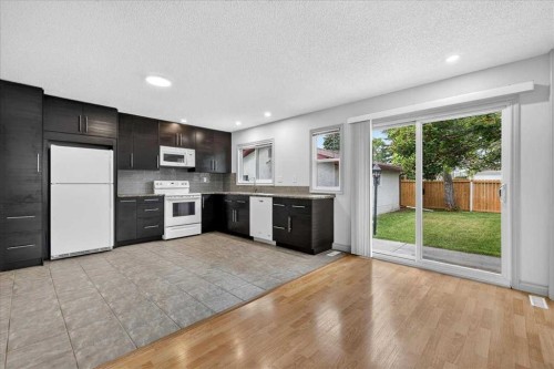 4707 Brockington Road Nw, Calgary, AB - Indoor Photo Showing Kitchen