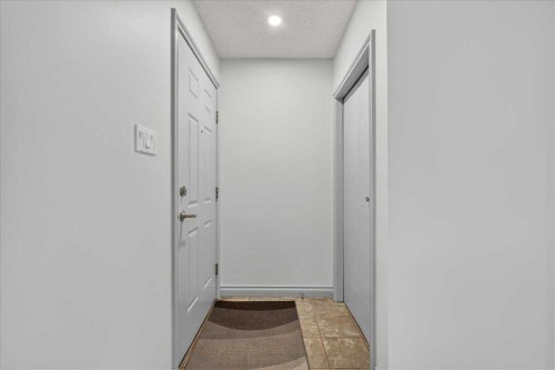 4707 Brockington Road Nw, Calgary, AB - Indoor Photo Showing Other Room