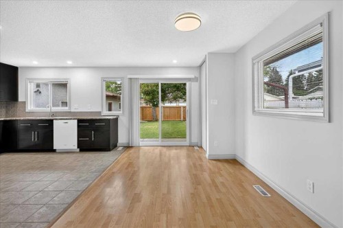 4707 Brockington Road Nw, Calgary, AB - Indoor Photo Showing Kitchen