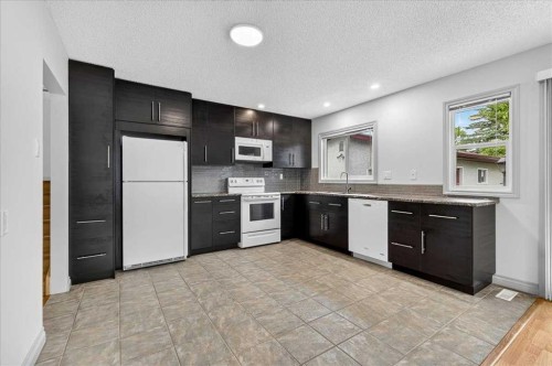 4707 Brockington Road Nw, Calgary, AB - Indoor Photo Showing Kitchen