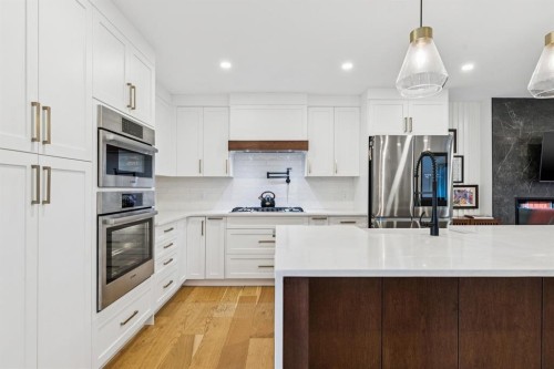 2543 Chicoutimi Drive Nw, Calgary, AB - Indoor Photo Showing Kitchen With Upgraded Kitchen