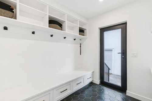 2543 Chicoutimi Drive Nw, Calgary, AB - Indoor Photo Showing Other Room