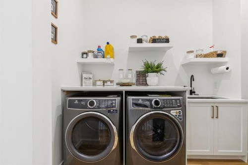 2543 Chicoutimi Drive Nw, Calgary, AB - Indoor Photo Showing Laundry Room