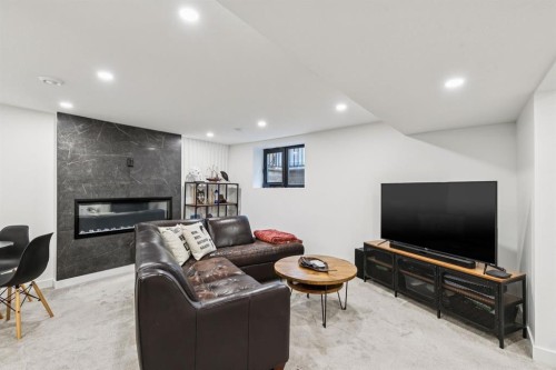 2543 Chicoutimi Drive Nw, Calgary, AB - Indoor