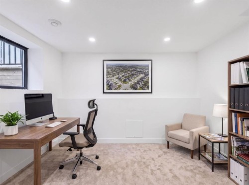 2543 Chicoutimi Drive Nw, Calgary, AB - Indoor Photo Showing Office