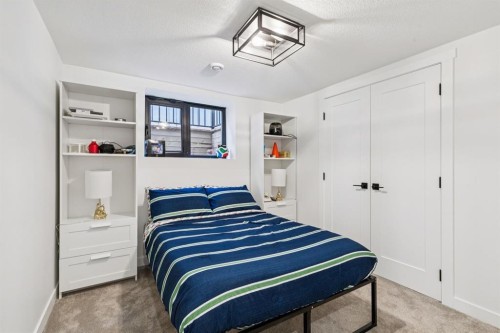2543 Chicoutimi Drive Nw, Calgary, AB - Indoor Photo Showing Bedroom