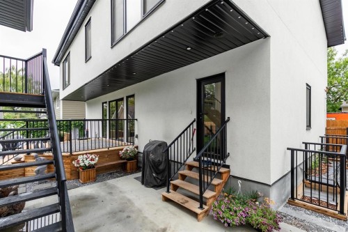 2543 Chicoutimi Drive Nw, Calgary, AB - Outdoor With Exterior