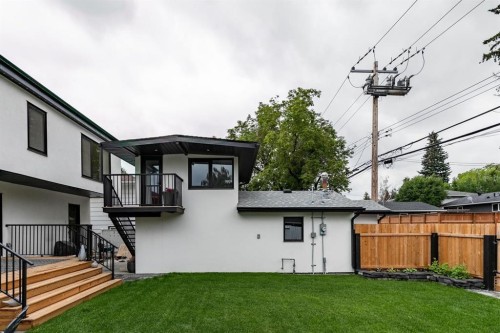 2543 Chicoutimi Drive Nw, Calgary, AB - Outdoor