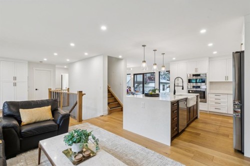 2543 Chicoutimi Drive Nw, Calgary, AB - Indoor Photo Showing Other Room