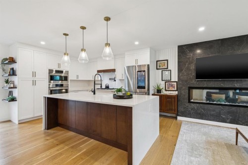 2543 Chicoutimi Drive Nw, Calgary, AB - Indoor Photo Showing Kitchen With Upgraded Kitchen