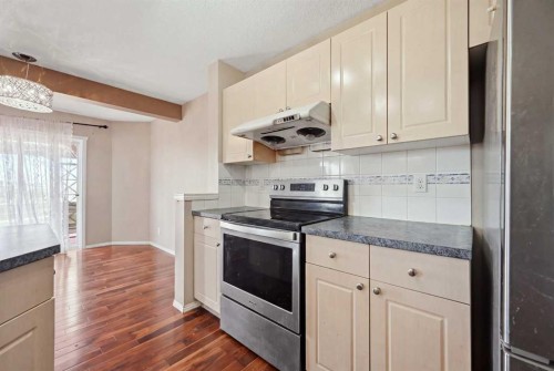 86 Saddlecrest Close Ne, Calgary, AB - Indoor Photo Showing Kitchen