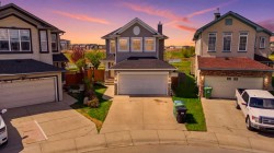86 Saddlecrest Close NECalgary, AB T3J 5B6