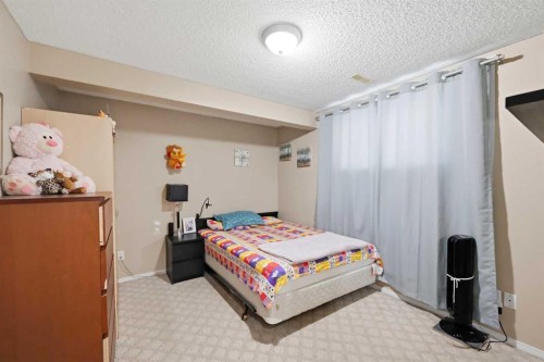 86 Saddlecrest Close Ne, Calgary, AB - Indoor Photo Showing Bedroom