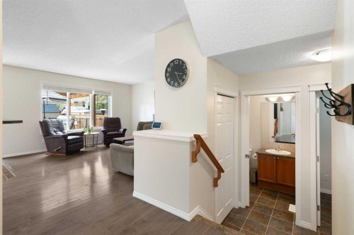 818 Copperfield Boulevard Se, Calgary, AB - Indoor