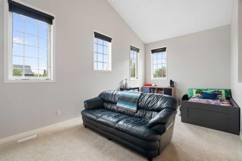818 Copperfield Boulevard Se, Calgary, AB - Indoor