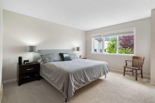 818 Copperfield Boulevard Se, Calgary, AB - Indoor Photo Showing Bedroom