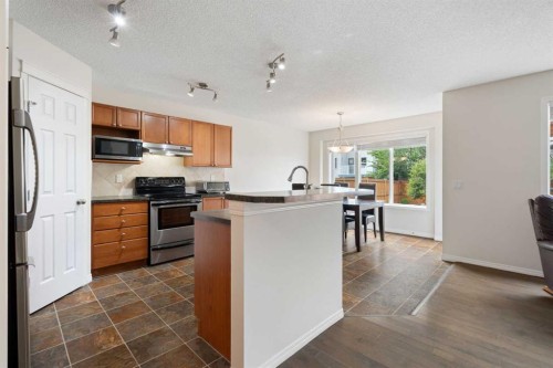 818 Copperfield Boulevard Se, Calgary, AB - Indoor Photo Showing Kitchen