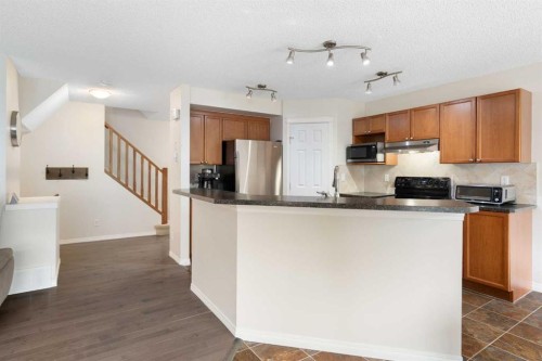 818 Copperfield Boulevard Se, Calgary, AB - Indoor Photo Showing Kitchen