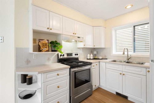 508 78 Avenue Sw, Calgary, AB - Indoor Photo Showing Kitchen With Double Sink
