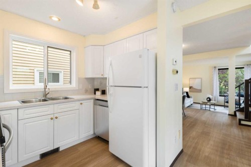 508 78 Avenue Sw, Calgary, AB - Indoor Photo Showing Kitchen With Double Sink