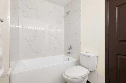 508 78 Avenue Sw, Calgary, AB - Indoor Photo Showing Bathroom