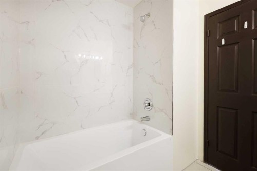 508 78 Avenue Sw, Calgary, AB - Indoor Photo Showing Bathroom